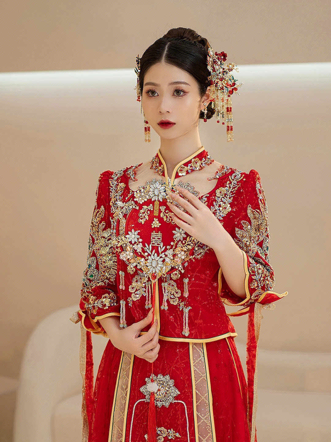 时尚与传统交融，最新中式秀禾服完美呈现